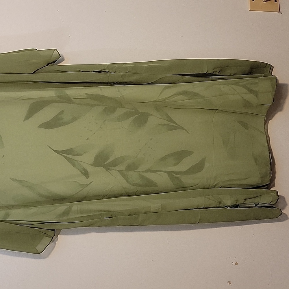 Boutique brand 2 piece silky dress with sheer topper sage green - Picture 5 of 8